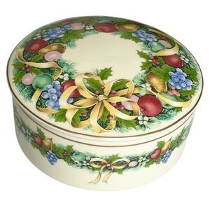 Mikasa Christmas Bouquet Covered Box Porcelain Trinket Box UT071/683